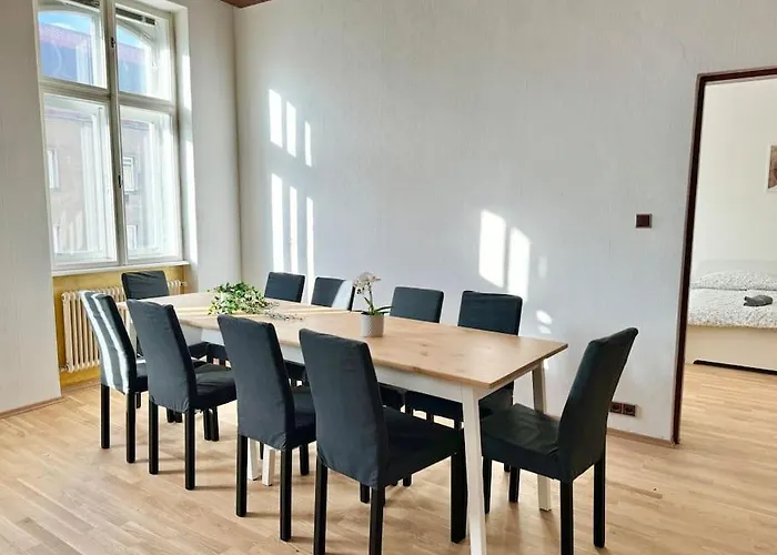 Apartment 110 M2 Sunny & Long Term - Free Parking