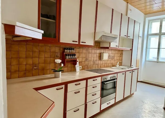 Apartment 110 M2 Sunny & Long Term - Free Parking *