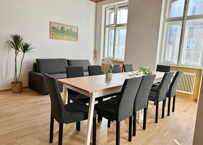110 M2 Sunny & Long Term - Free Parking *