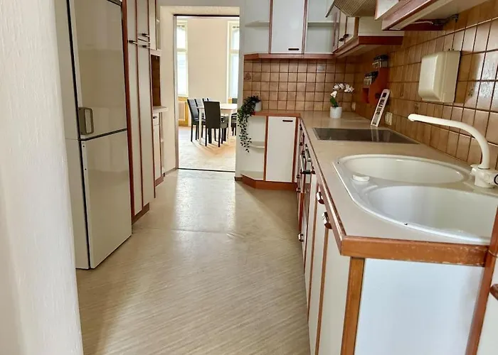 110 M2 Sunny & Long Term - Free Parking Apartment